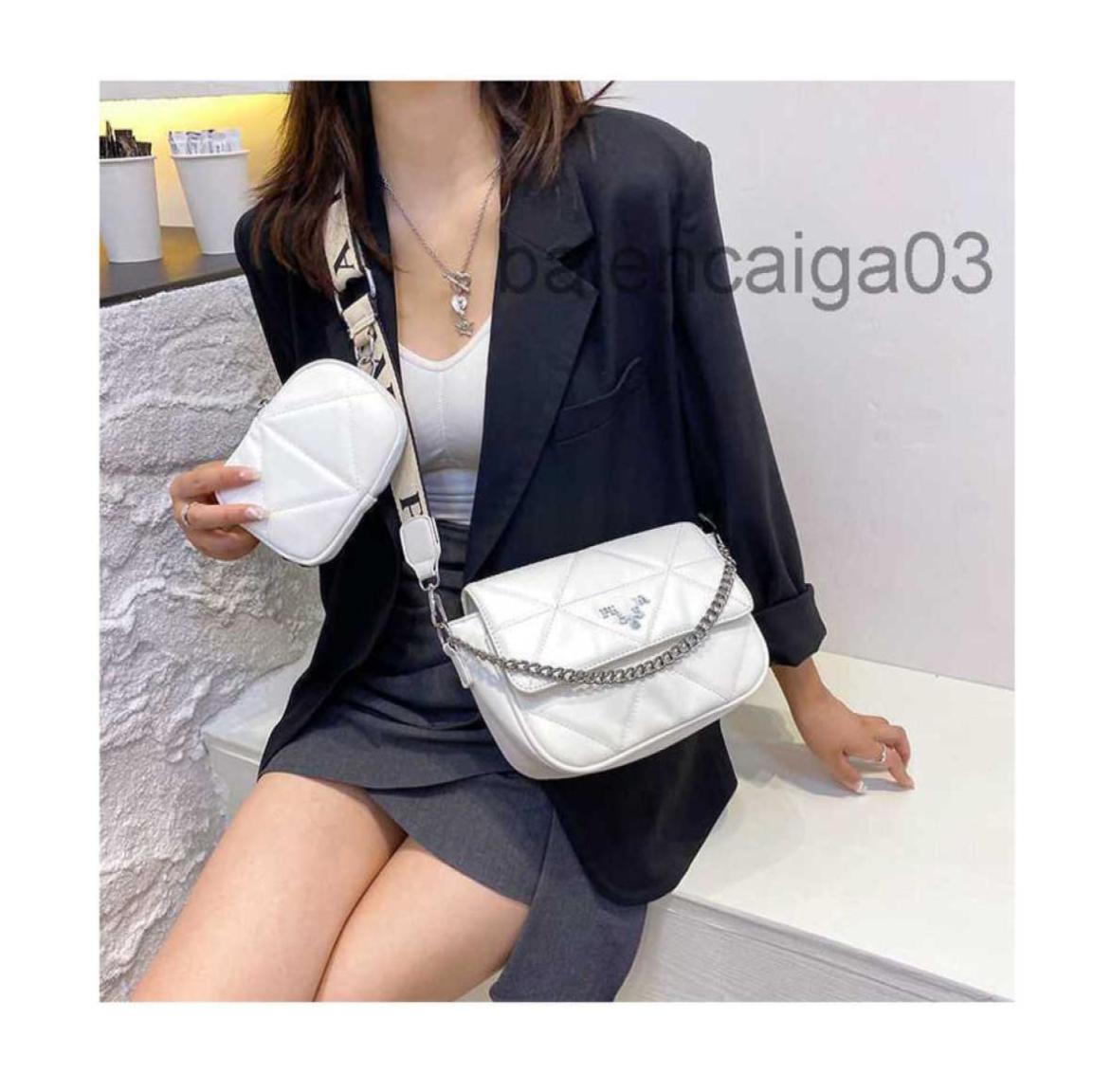 

Designer Prad Bag Tote Shoulder Handbag Casual Fashion Luxurious Mens Womans Leather High Texture New Rhombic Messenger Makeup Cro7549260, Black