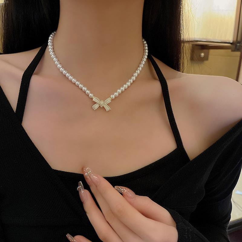 

Pendant Necklaces Retro Temperament Baroque Pearl Butterfly Necklace For Female Minority Collarbone Chain Versatile Jewelry