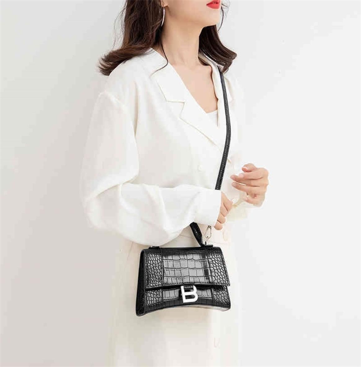 

66 OFF trendy bags 2022 New Designer Handbags Factory Store advanced sense hourglass plain crocodile bbutton hand one crossbar1008063, Black