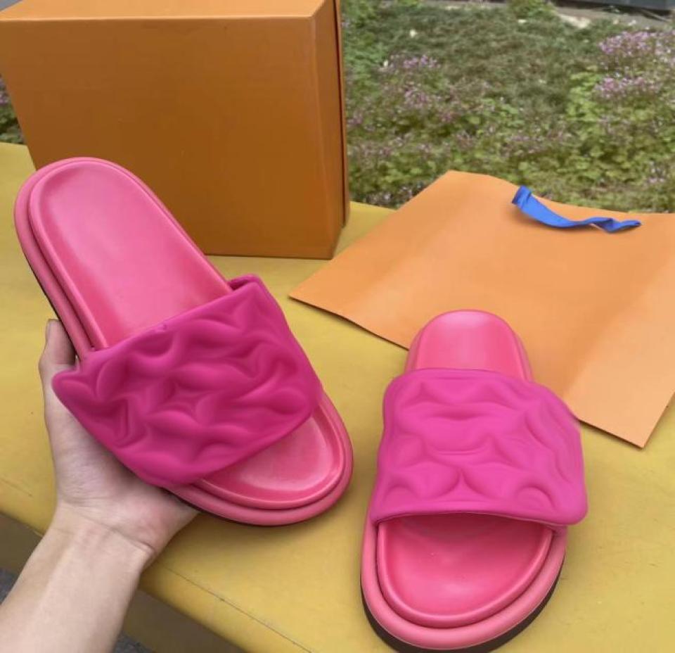 

Luxuy Women Velcro Slipper Men Smooth Calfskin Embossed Letter Mules POOL PILLOW COMFORT frosted Flat Sandals Fashion Simple Rubbe9191377, Deep purple