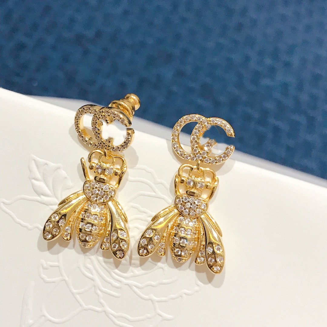 

Classic earrings, fashionable jewelry, luxurious and grand dress accessories, luxury brand jewelry