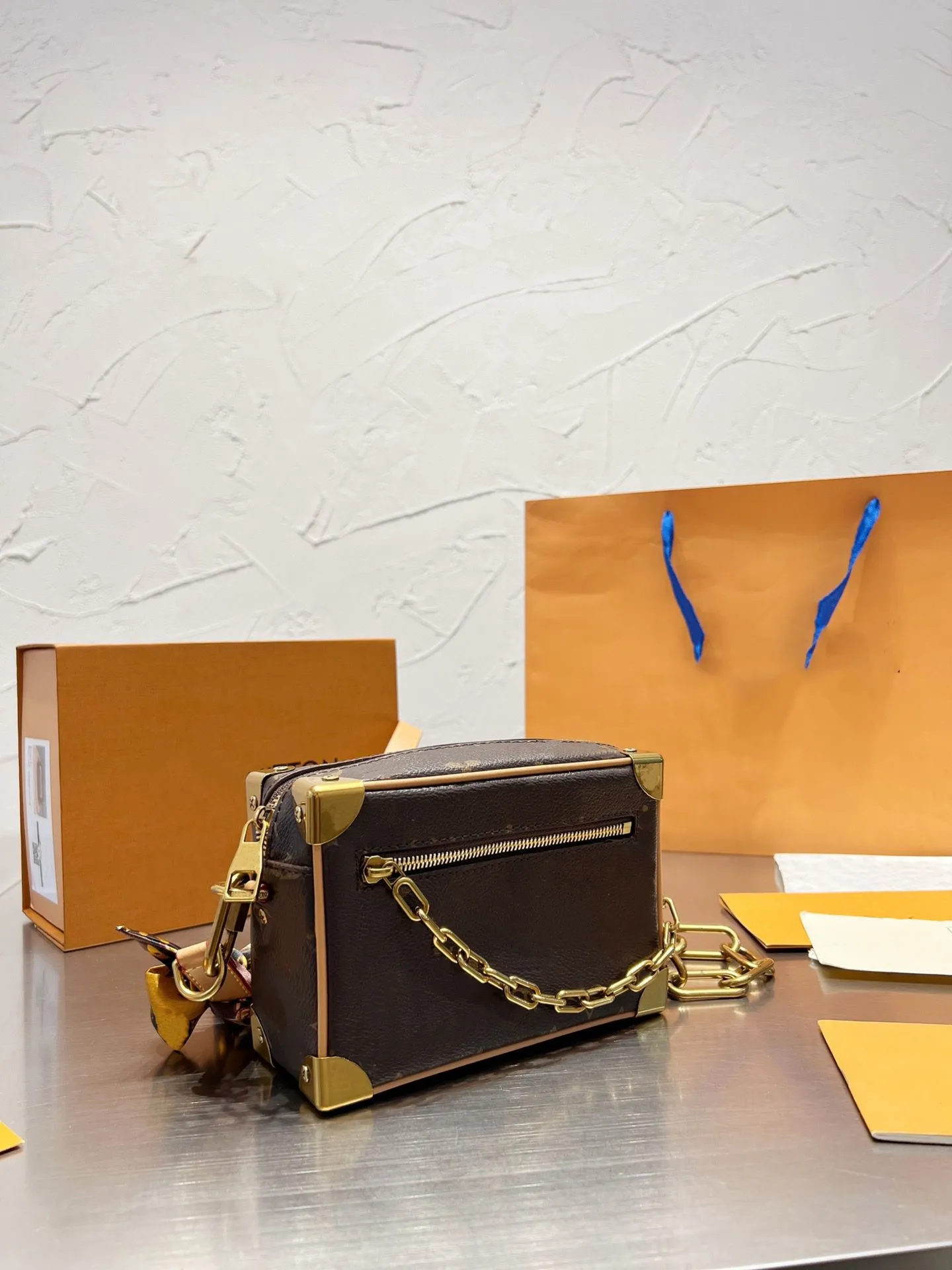 

Cosmetic Genuine louiseitys Leather vuttonse Cross body Shoulder bag M44735 soft trunk box Metal chain womens Man designer purses wallet luxury handbag clutch bags