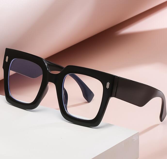 

Exquisite coarse frame superclear women's sunglass high quality lens glasses personality men's travel discoloration sunglasses multiple colors