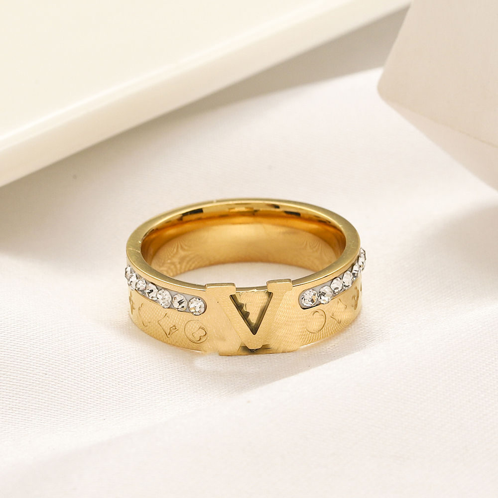 

Designer Brand Top Quality Extravagant Letters Ring Gold Stainless Steel Letter Band Rings Crystal Fashion Women Men Wedding Jewelry Party Gifts