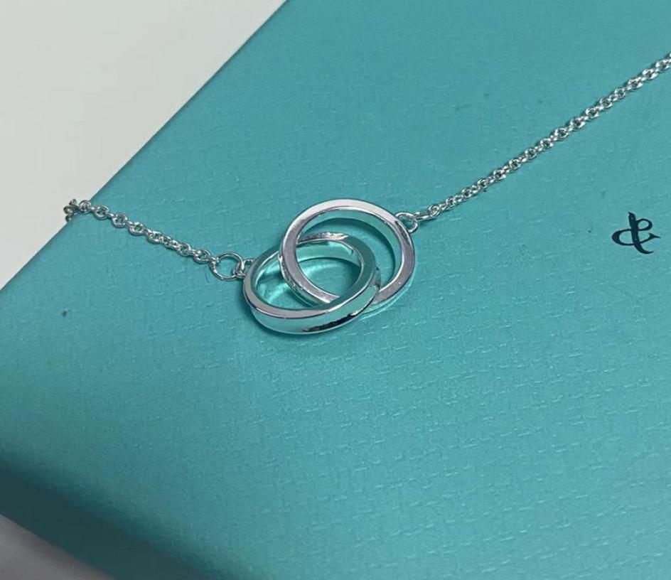 

Necklace Designers luxurys necklaces Diamond engraved letters design Fashion styles jewelry casual style Christmas jewelrys temper2586044