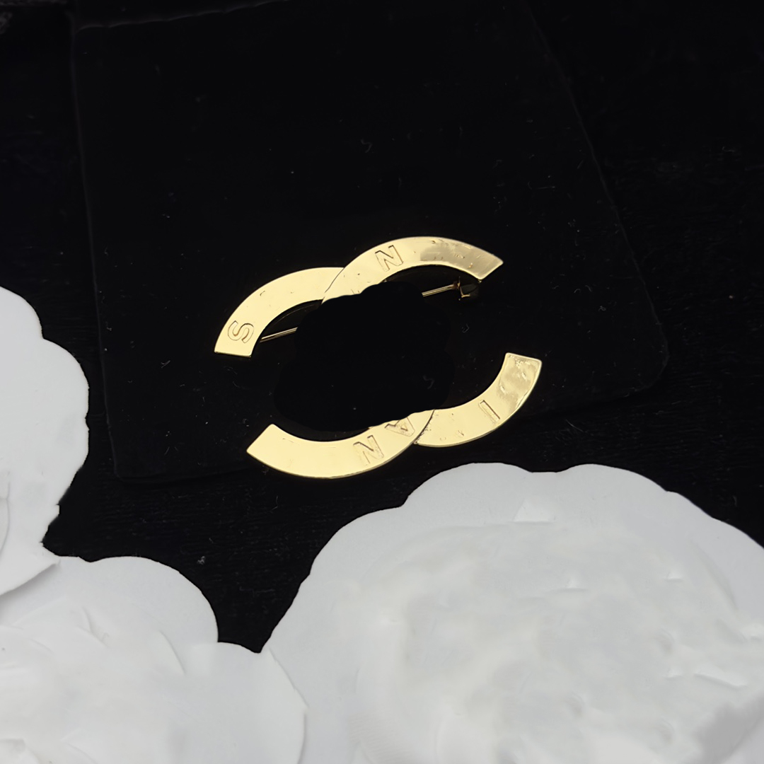 

2023 Latest Pins Brooches ccity Designer Luxury Pin Women Jewelry Gold Brooche Woman Men Boutique Accessories 56