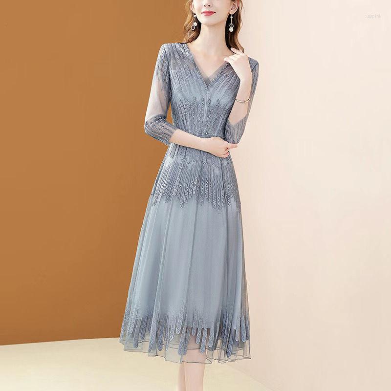 

Party Dresses Advanced Embroidery Mesh Dress For Women 2023 Summer Style V-Neck Studded Beads Show Thin Mid Length, Light grey