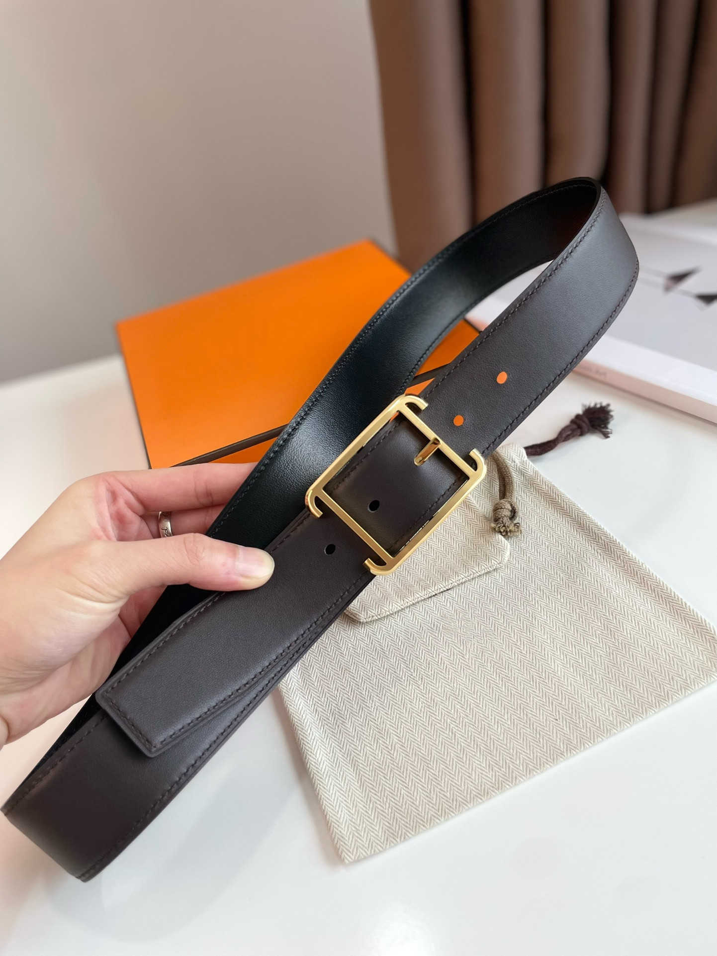 

Designer Men's leather belt cowhide double-sided business and leisure H-home needle buckle men's love horse pants gold silverSDTG