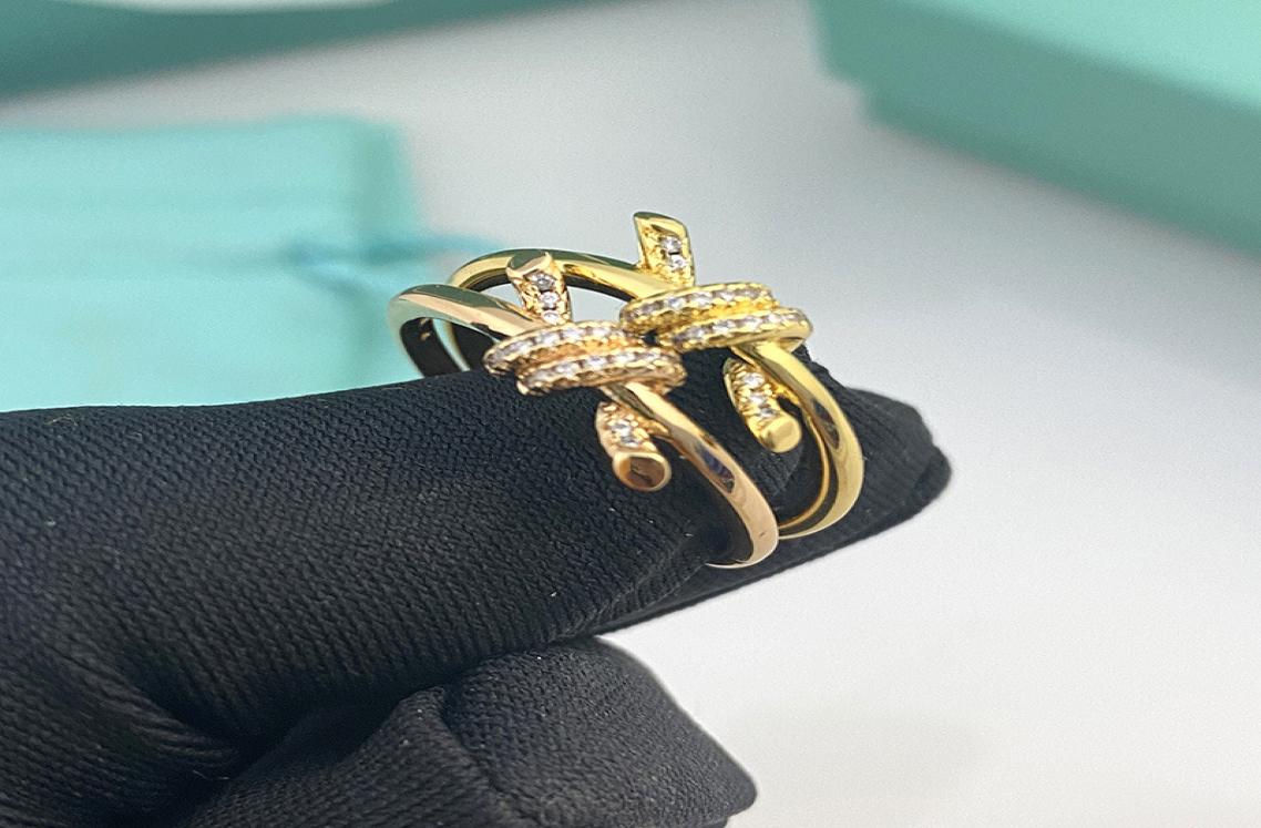 

T Designer Knotted Rings Luxury Brand New Ring 18K Rose Gold Fashion Men Women Ring Party Wedding Daily Accessories7922434