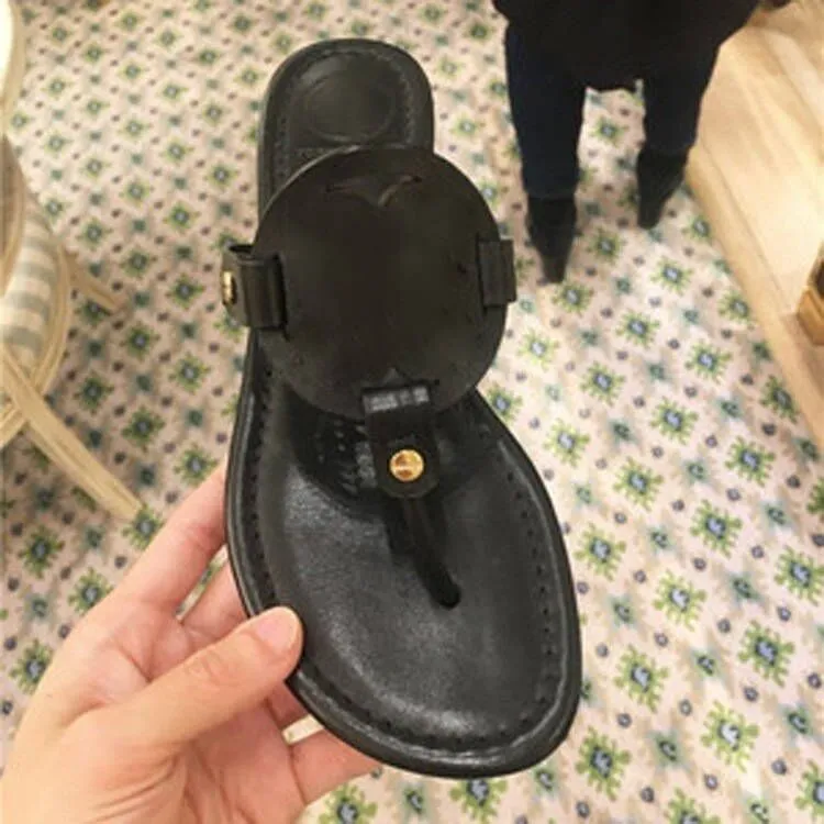

Hot Summer Beach slippers Hot Selling luxury Sandals fashion Soft Leather Flip Flops Designer Women Sandals Flat heel Lady slippers Big Size eu35-42 With Box, White b#