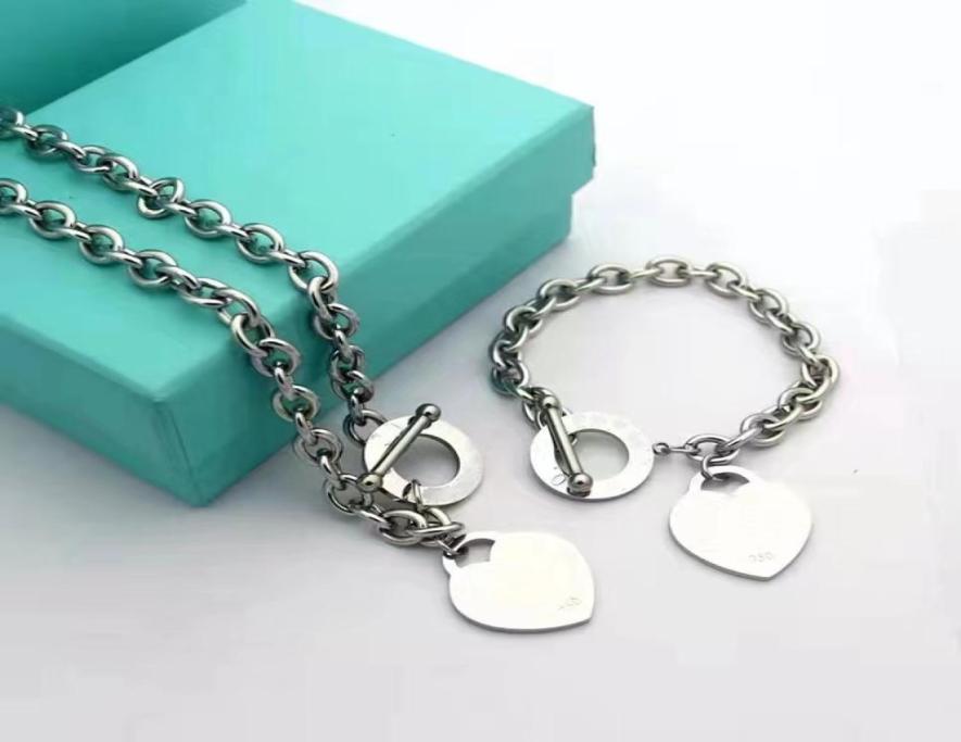 

2023 New Luxury Designer Sterling Silver Heart Bangle Bracelet Necklace Set Shape Original Fashion Classic Bracelet Women Jewelry4414352