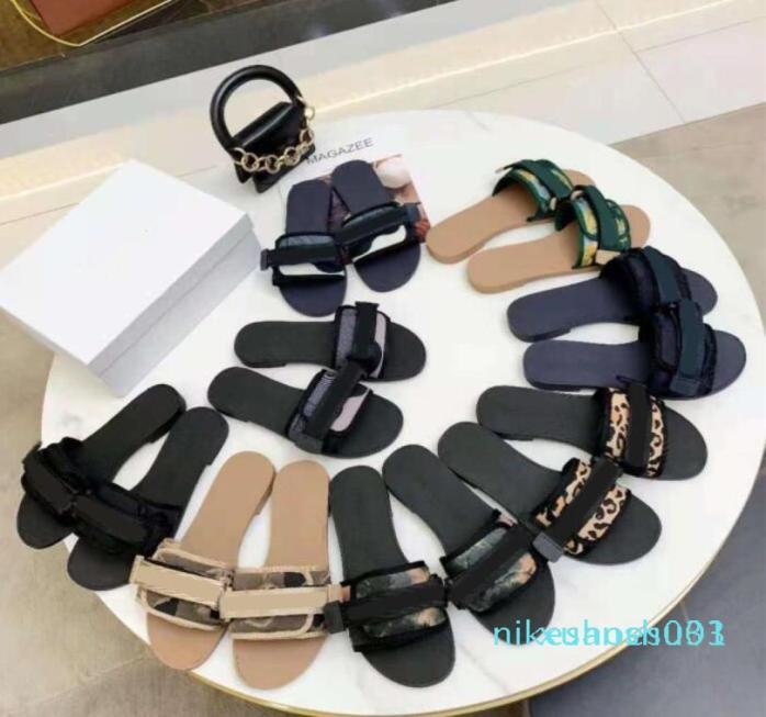 

2021 Paris Women luxurys designers sandals Slippers fashion Summer Girls Beach womens sandal Slides Flip Flops Loafers Sexy Embroi4644192, Black