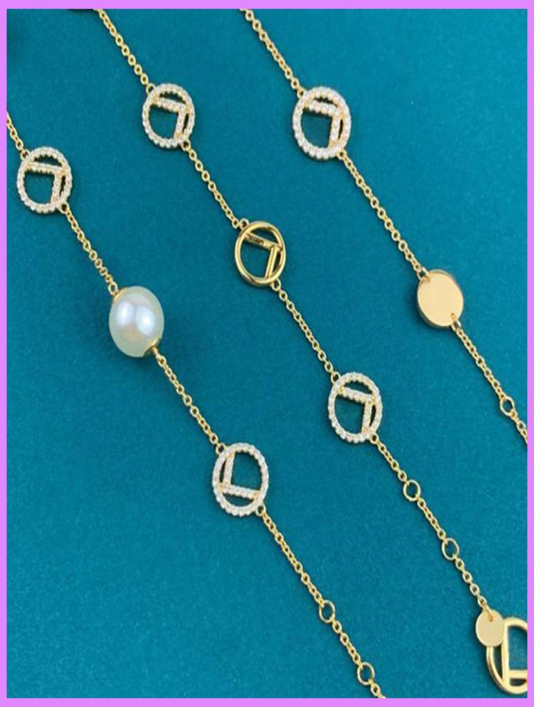 

Whole Womens Designers Bracelet Brand High Quality Ladies Bracelets Gold Fashion Pearl Letters Luxury Designer Jewelry Nice D22894299