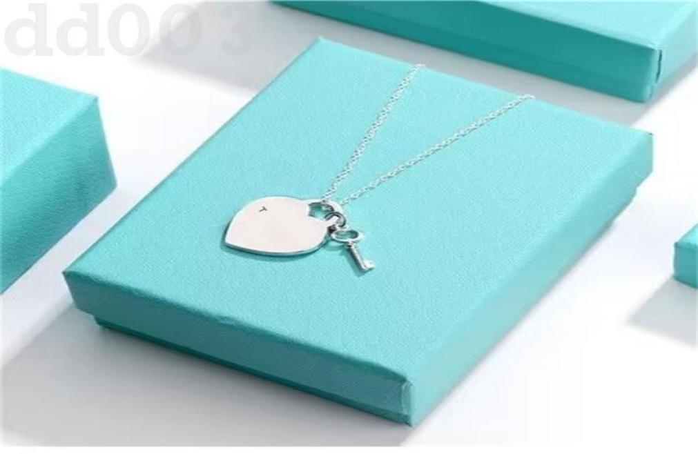 

Classic enamel heart tag men necklace designers jewlery for women custom chain plated silver fashionable letter love pink blue col2687817