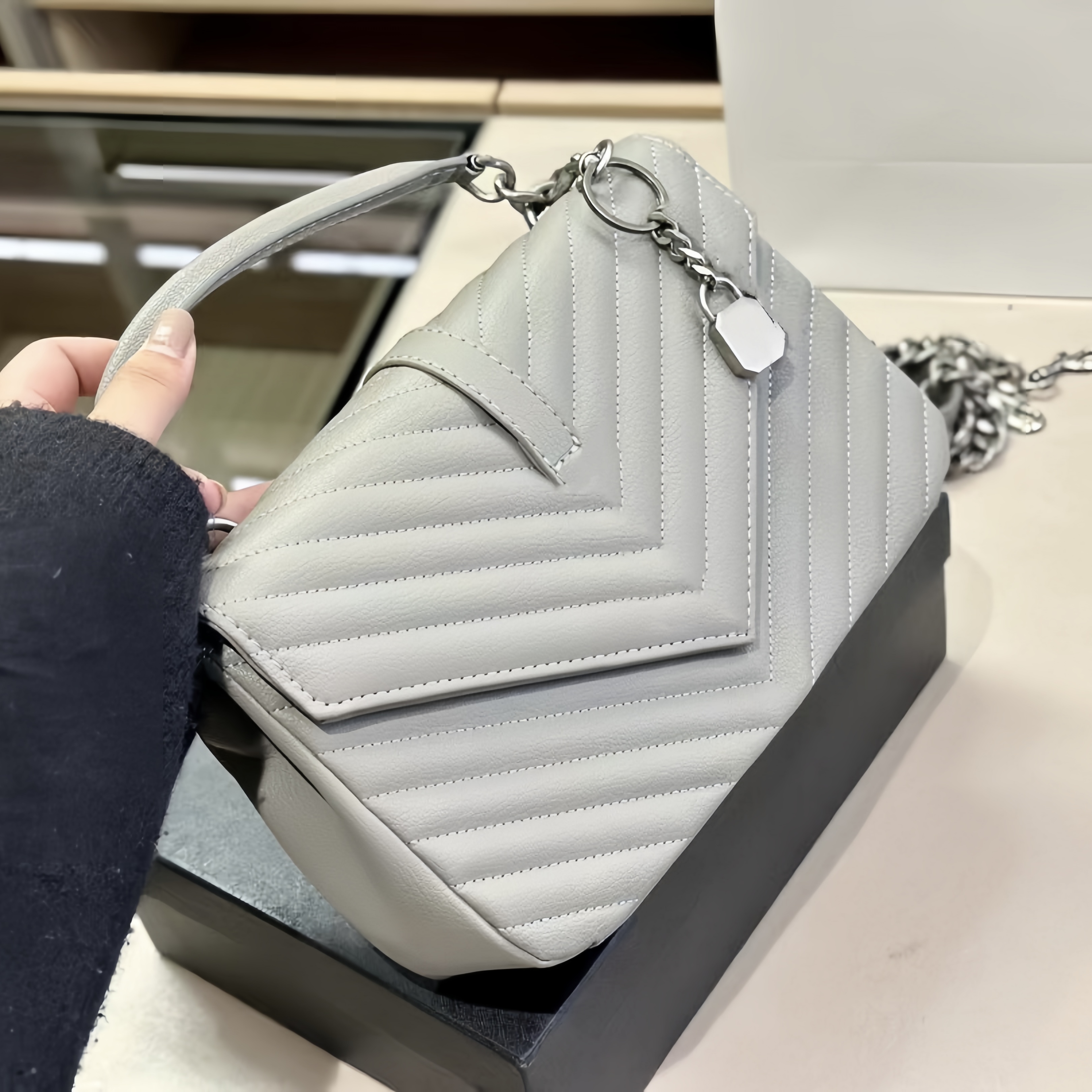 

Shoulder Handbags designer women bag artsy handbags high quality bag for Women Artwork Plain Genuine Leather Criss-Cross Chains tote luxurys handbags, 02