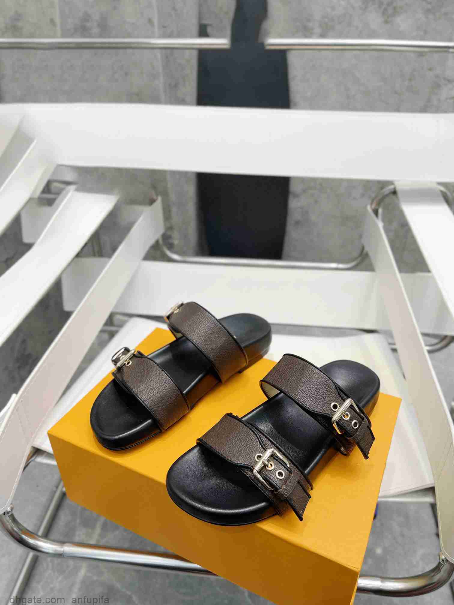 

Classic Brand Designer Slippers Sandals Luxury Cool slipper female summer slides wear versatile casual one line flat bottom net red beacha Sandal EUR35-45, Brown