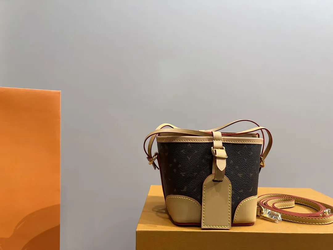 

2023 Mini Designer Bucket bag Women Crossbody bags wallet femme luxe Pockets Sturdy Stylish Bucket Bag Drawstring Classic old flower Clutch handbag, Brown