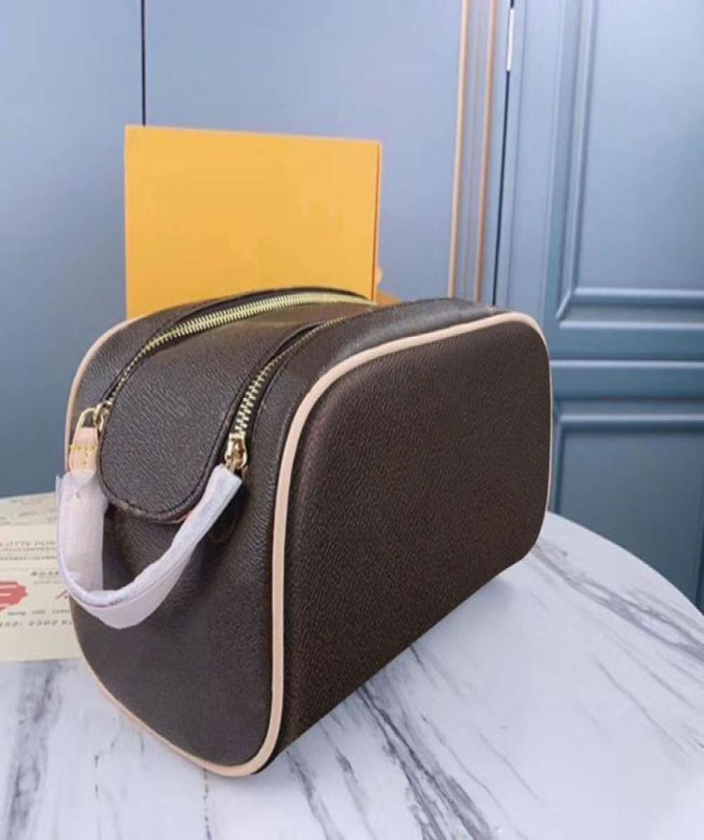 

M47528 top quality women luxurys designers cosmetic bag woman leather zipper extra large wash bags man fashion old flower clutch t1017093