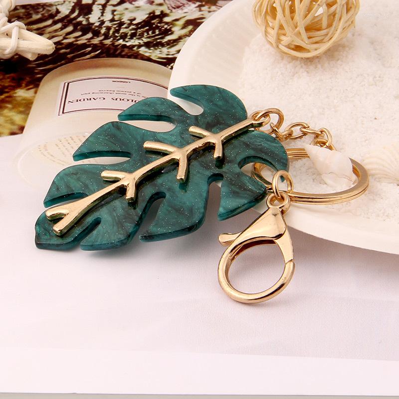 

Keychains Christmas Green Leaf Metal Keychain Beautiful And Fresh Foliage Shape Key Ring Festival Gift Ladies Accessories Airpods Pendant