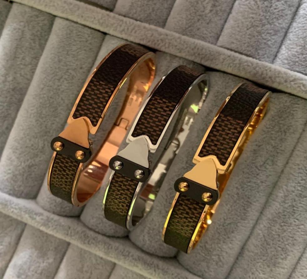 

Factory whole large 316L stainless steel bangle 18K silver gold rose super brown flower leather men women letter arrow l2128655