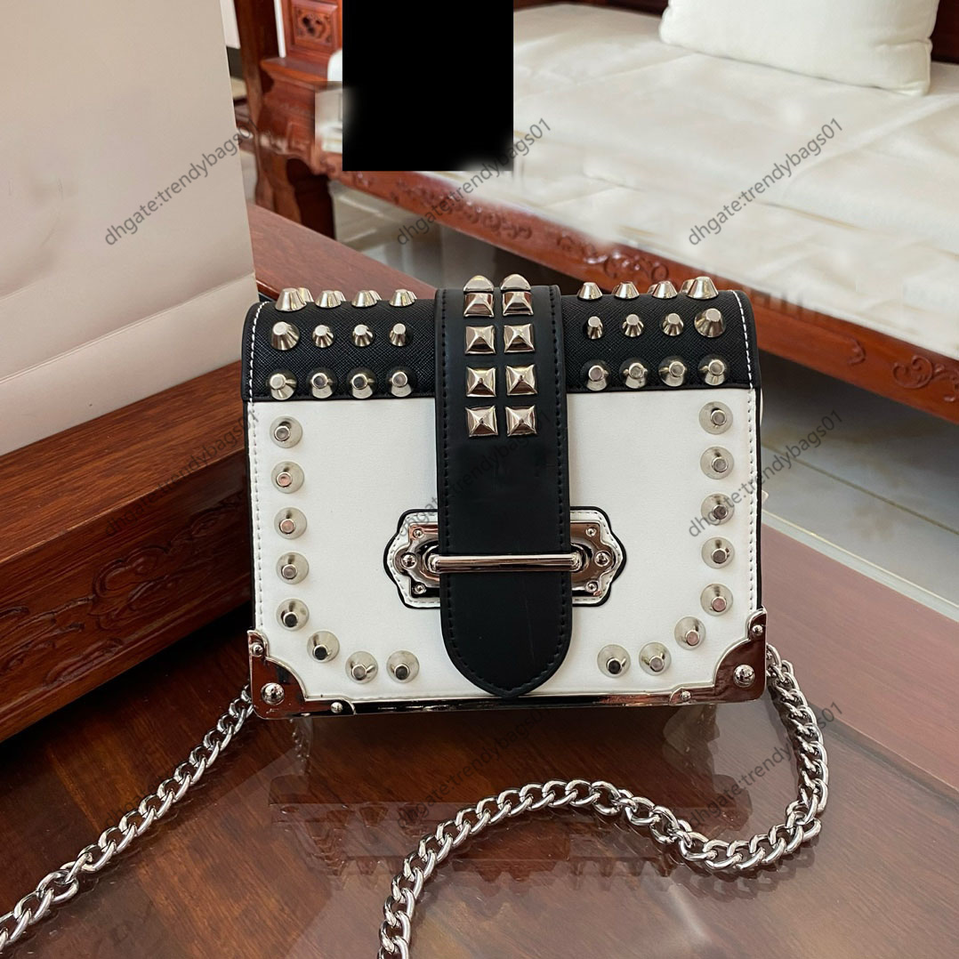 

Luxury designer Fashion Bags chain bag Genuine Leather Metallic sac versatile Rivet makeup bag crossbody bags for women small size High quality leather Bag, Black