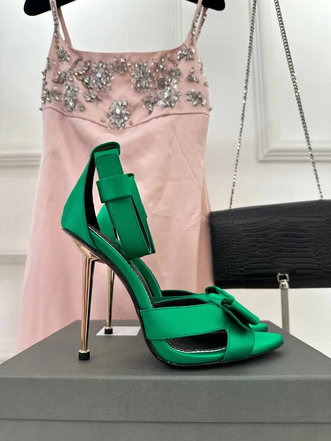 

Designer High-heeled Sandals leather hollowed out Breathable Slippers patent leather luxury peep-toe stiletto slippers for women, Red