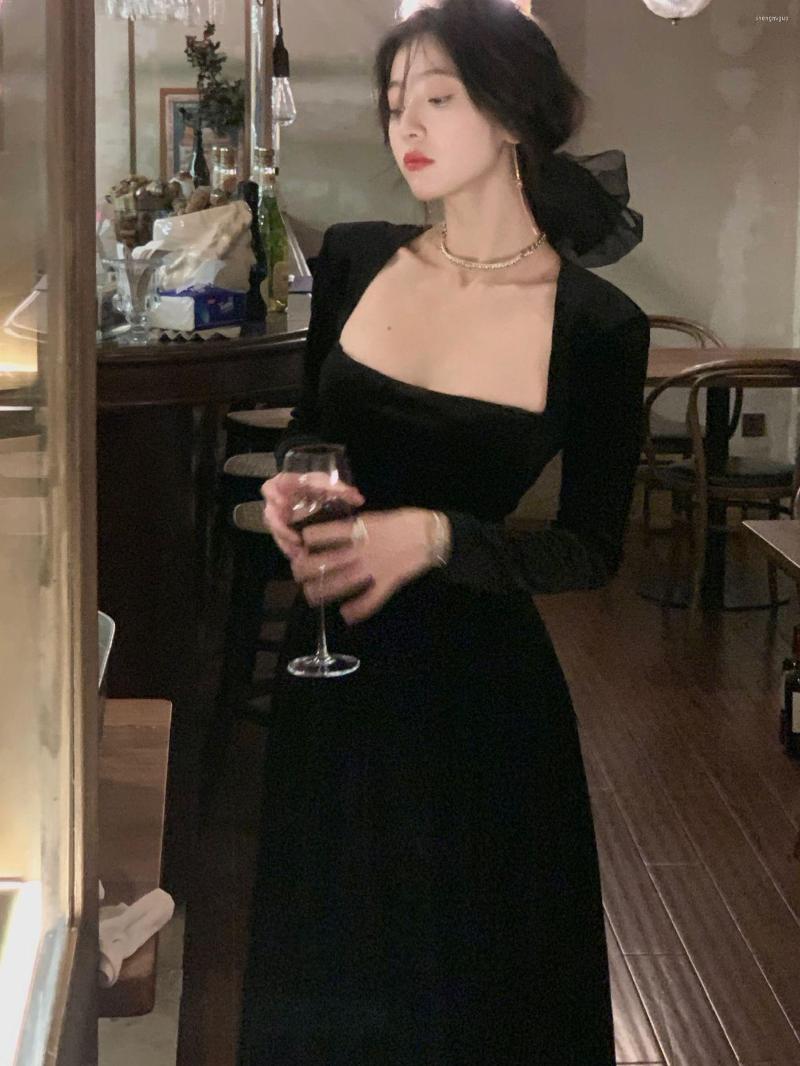 

Casual Dresses Autumn Winter Elegant Long Slevess Velvet Vintage Black Dress Women Sexy Prom Evening Party Fashion Slim Clothes