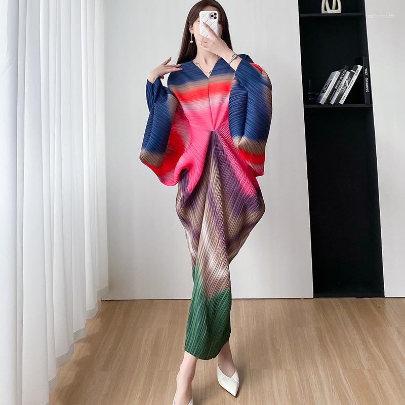 

Casual Dresses Gradient Color Pleated Print Long Dress For Women 2023 Summer Loose V-neck Batwing Sleeeve High Waist Fashion 1B038