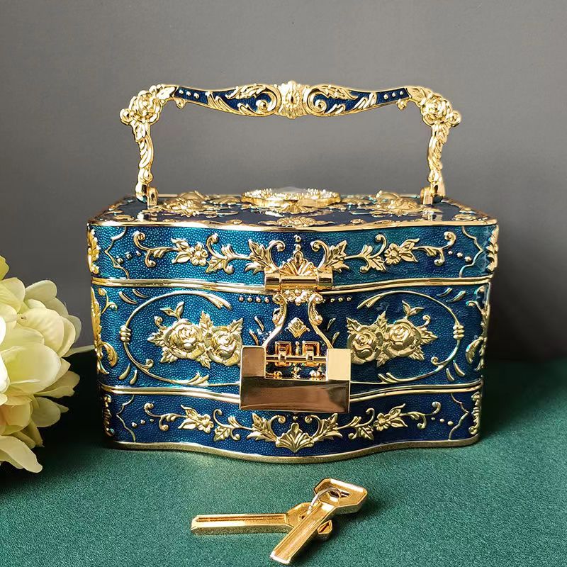 

European style jewelry box storage box, high-end, exquisite, retro, three layers, with lock and mirror, large princess Jewel Box ornaments