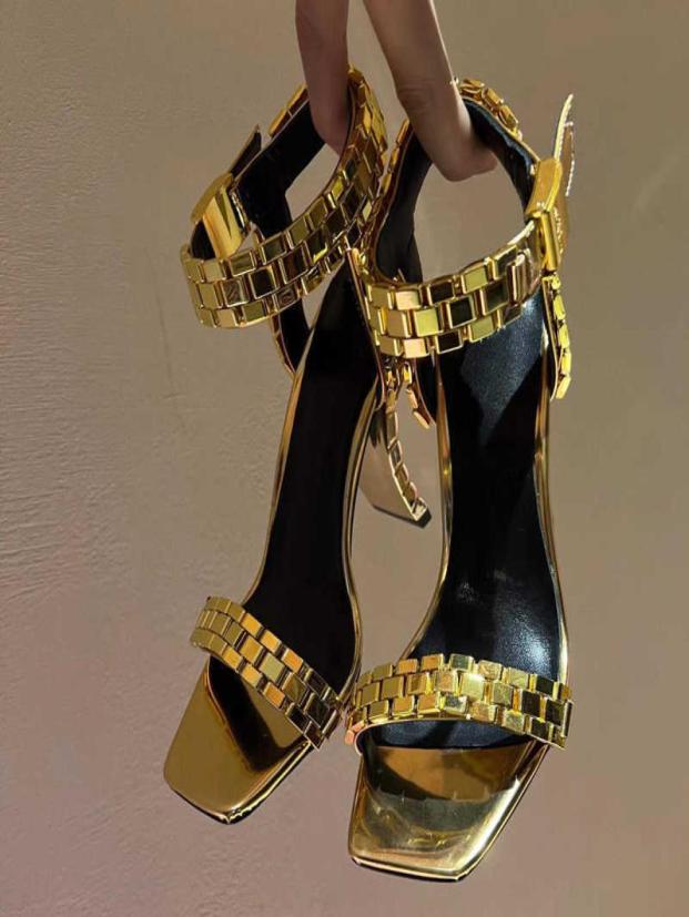 

2022 spring and summer latest fashion square head highheeled sandals women039s metal watch with word buckle 10cm thick heel Ro3384716, Nude