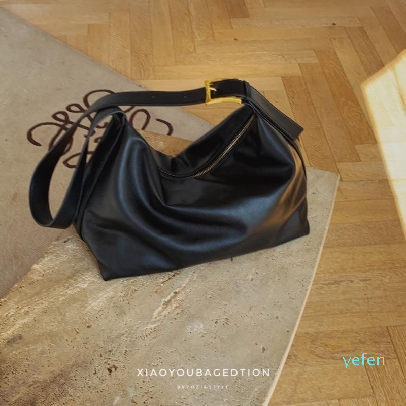 

Designer Evening Bags Fashion Female Bag Soft Collapse Very Simple Shoulder Portable Large 2023 Capacity Messenger, Black