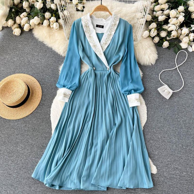 

Casual Dresses Elegant Runway Spring Blue Pleated Dress 2023 High Quality Women Embroidery Notched Long Sleeve Ladies Office Midi Vestidos
