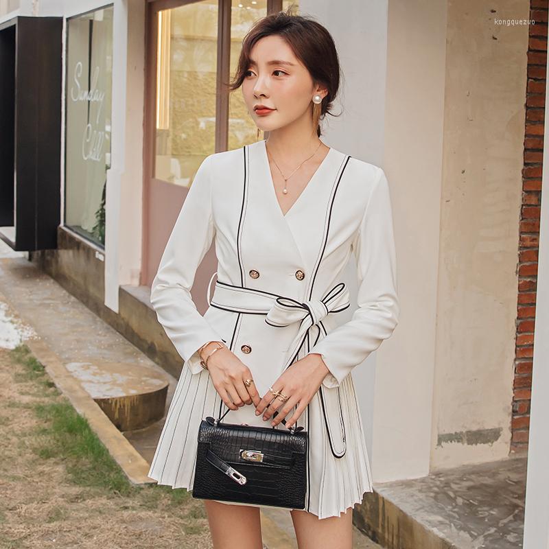 

Casual Dresses YIGELILA Long Sleeves Elegant Dress A-line Double-breasted With Belt Office Lady V-neck Above Knee Mini 65181, White