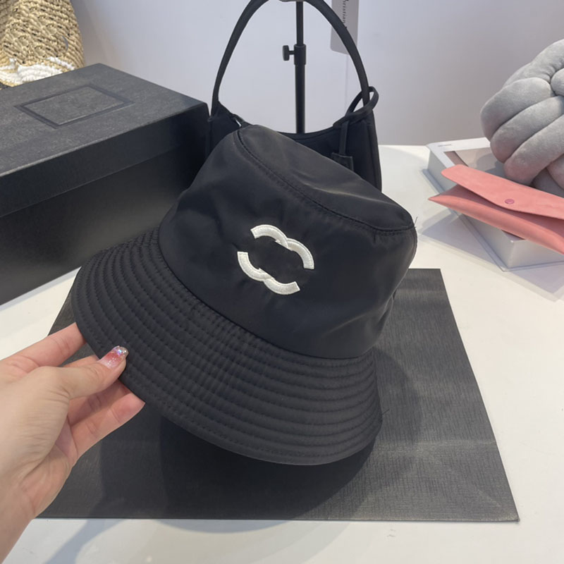 

Bucket hat designer hat luxury cap men women bucket hat casual couple paragraph fisherman hat beach travel sunscreen umbrella fashion sunshade hat, White