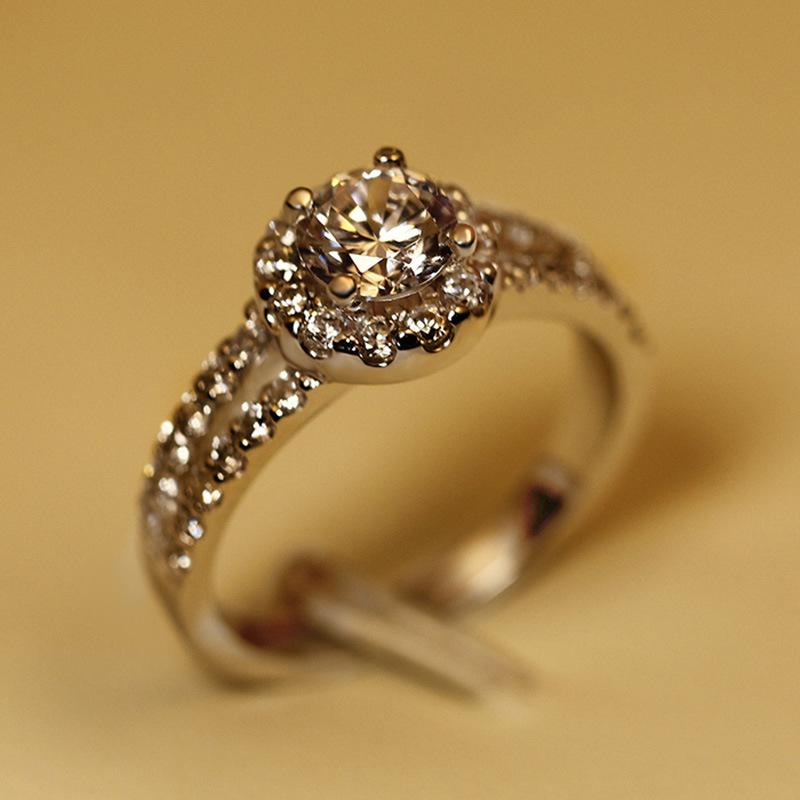 

Cluster Rings CHAMSS Round Full Diamond Wedding Ring Fashion Temperament Female Romantic Birthday Gift Factory Wholesale