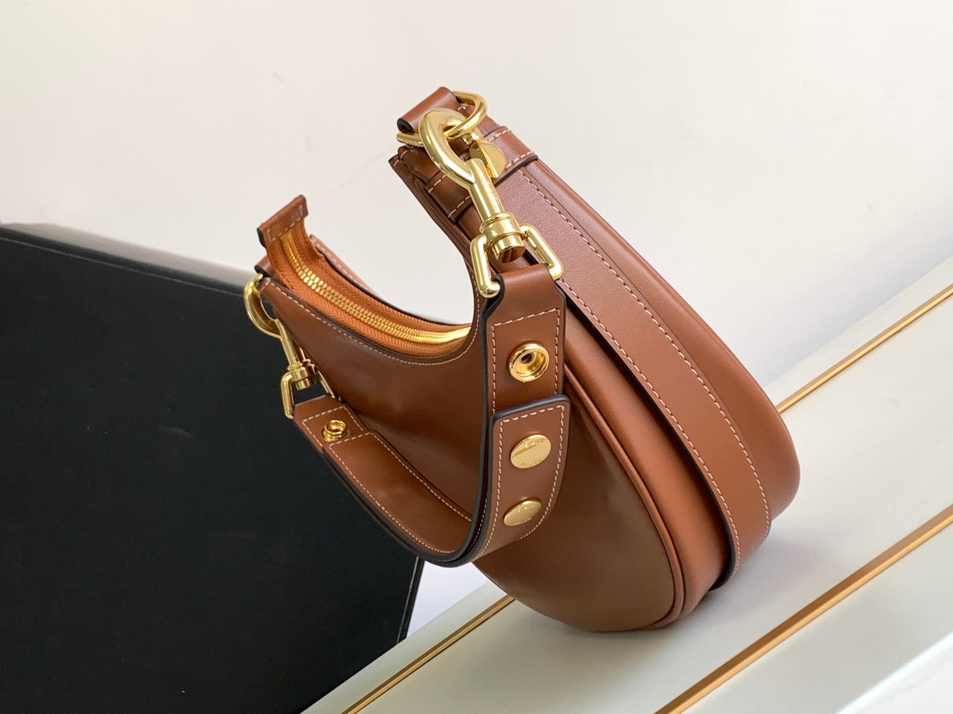 

Luxury Shoulder Fashion Bags AVA STRAP Brand Designer Top Quality Cow Leather Moden Moon Shape Handbag With Original Package For Women Bags, Brown