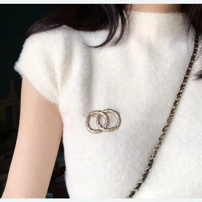 

Luxury Women Designer Gold Classic Broochs Men Pins Brooches Jewerly Brooches Brand Brooch Gold Charm Pearl Pin For Love Gift Accessorie