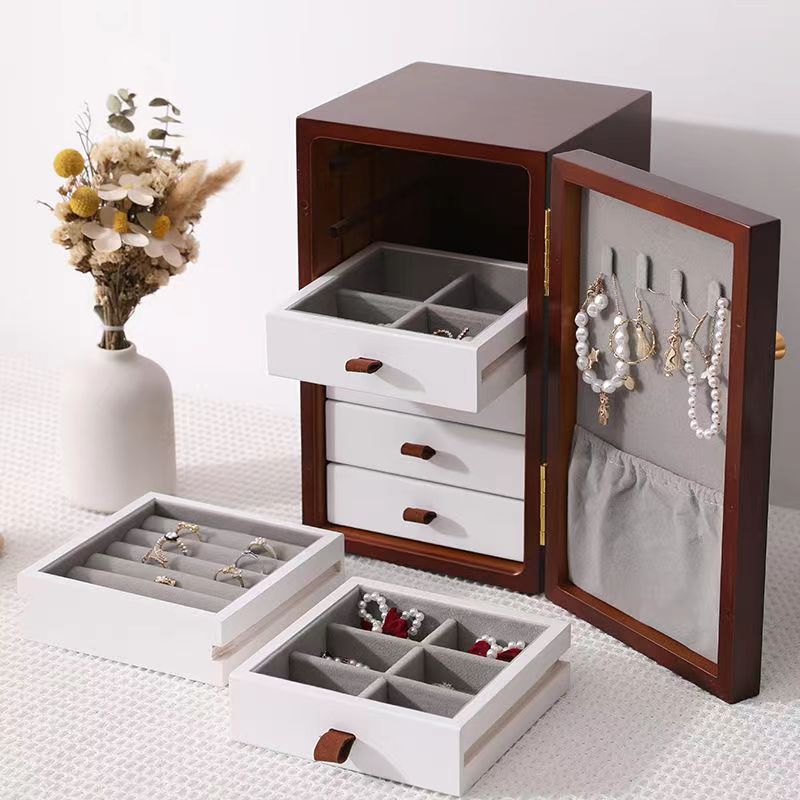 

Square solid wood jewelry box, high-end light luxury, gold jewelry with lock hooks, high-end mesh red vertical storage box, light luxury