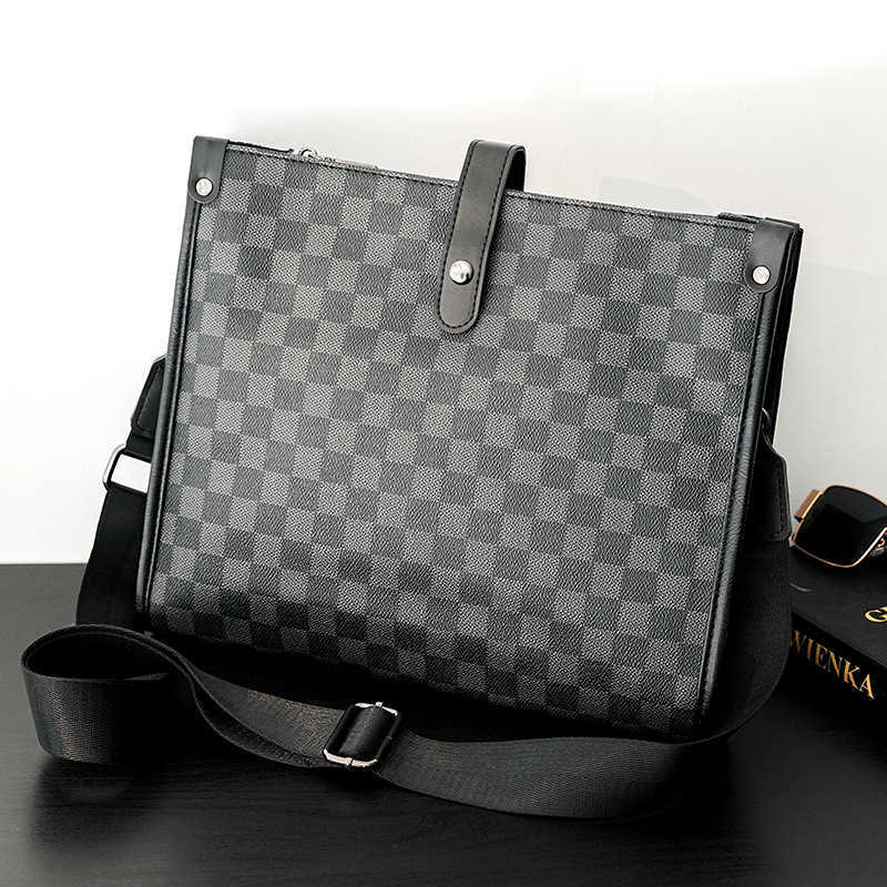 

2023 New Men's Shoulder Bag Classic Plaid Commuter Crossbody Bag Fashion Brand Men's Shoulder Bag iPad Bag Men's Bag 230526, Black plaid
