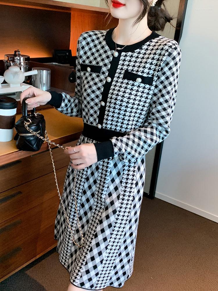 

Casual Dresses Contrast Color Round Neck Women Dress Knitted Pearl Buttons Lantern Sleeve French Houndstooth For Autumn Winter, Black