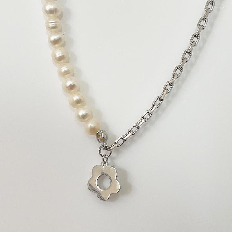 

Pendant Necklaces French Women's Necklace Vintage Simple Temperament Fashion Pearl Metal Flower Neckchain Collar Chain