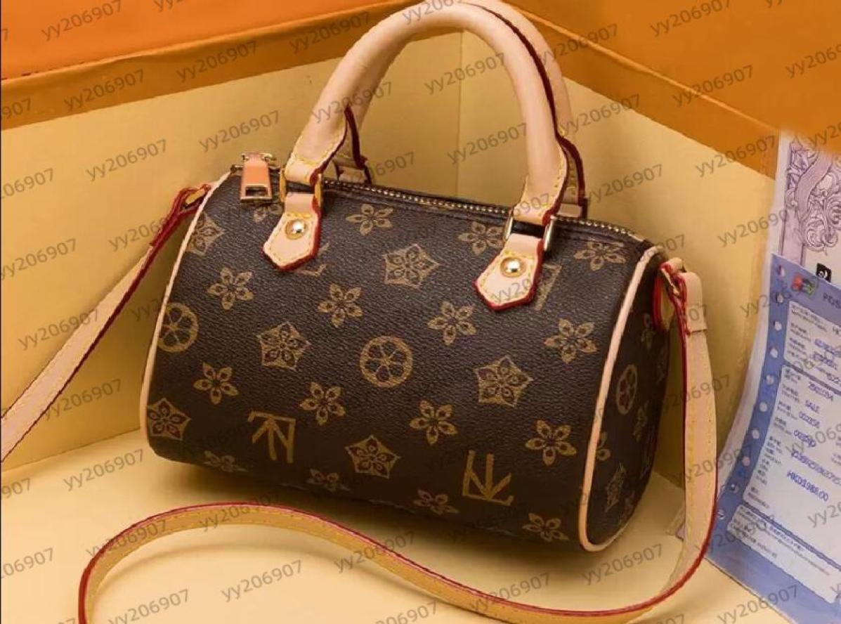 

2023 Men Leather TRIO Messenger Bags Luxury Shoulder belt Make up Bag Designer Handbag Tote Man039s bags1656611, Brown