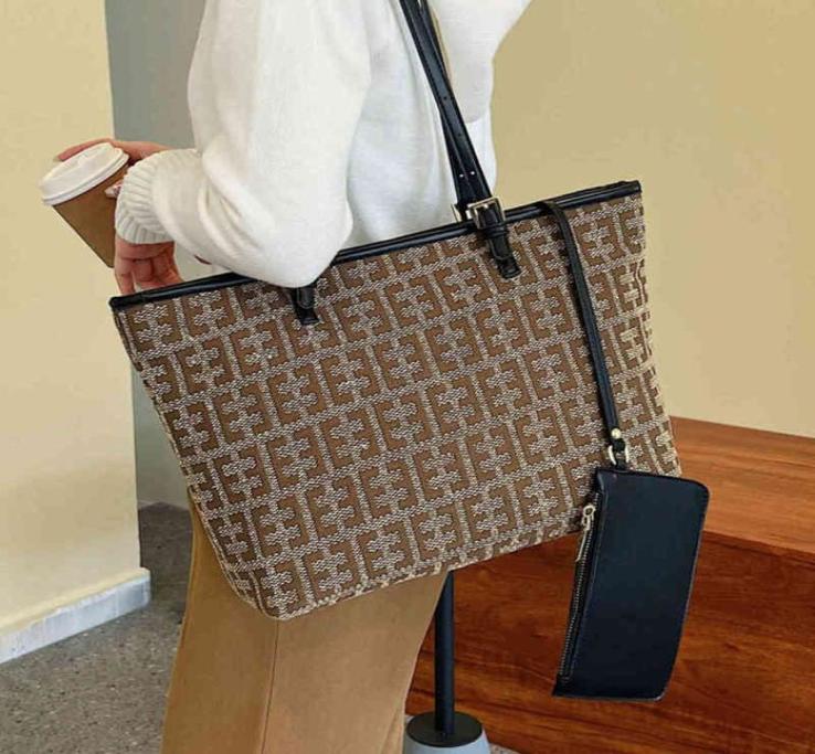 

Handbag Large women039s large capacity leisure children039s mother039s autumn and winter texture one portable factory out3569984, Black