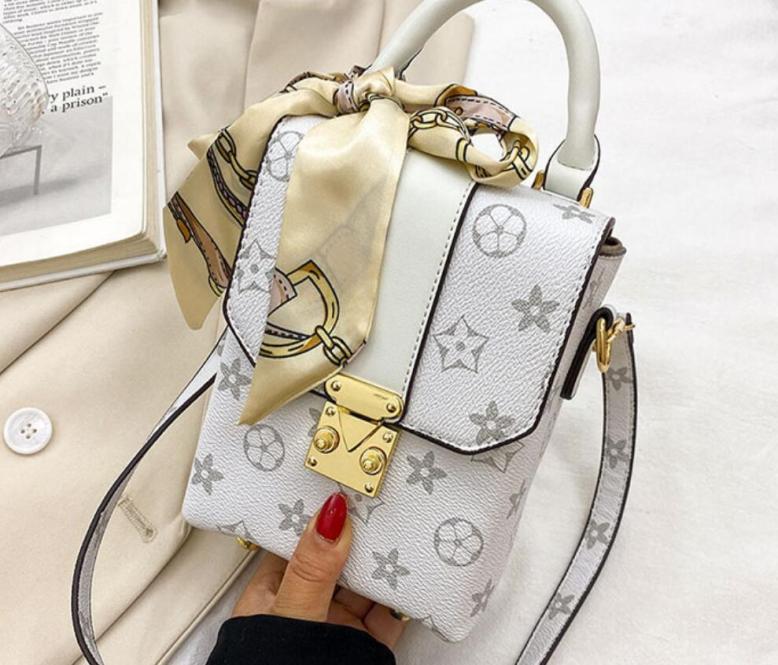 

Box women039s bag 2022 new Korean version printed shoulder bag rivet small square bag net red foreign air messenger bags1700284, Army green