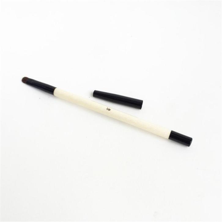 

Wood Handle Lip Makeup Brush with Cap Precision lipstick Stain or Gloss Applicator Beauty Makeup Blending Tool3658234
