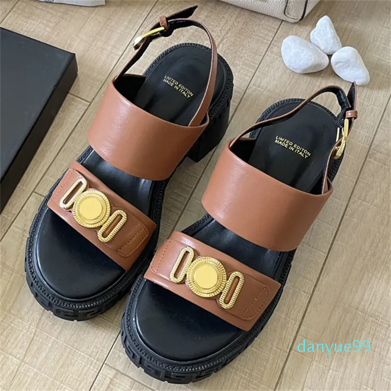 

Designer Women Designer Flatform Sandals Summer Beach Slides Hoof Heels Soft Leather V Chunky Slippers Female Casual Shoes Designers Sandal 35-40, White