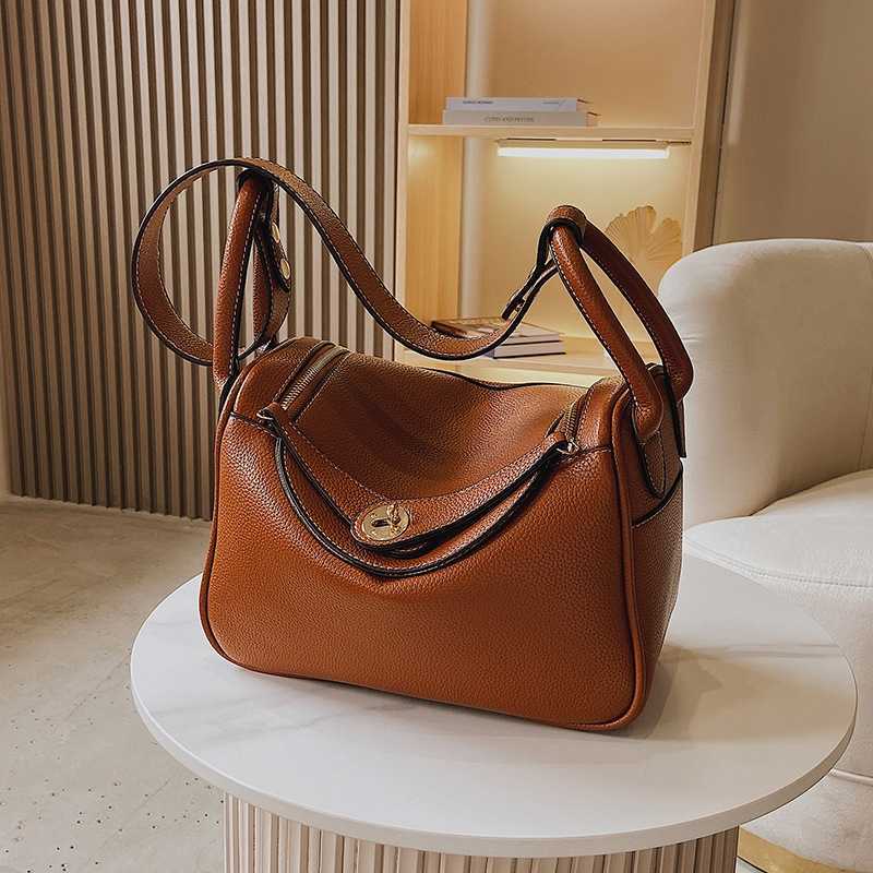 

Women Handbag Lindys Baobao Women's 2022 New Single Shoulder Oblique Cross Pillow Bag Solid Color Large Capacity Doctor Bag Fashion Tote Women's Bag, White8