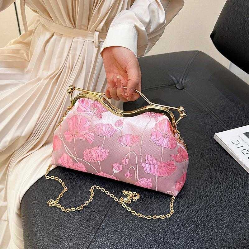 

Portable Dinner Bag Chinese Fashion Clip Shell Embroidered Printed Butterfly Flower Chain Messenger, Navy blue