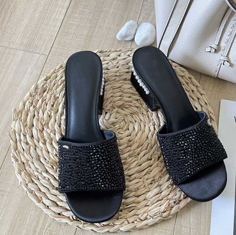 

2023 Interlocking C Crystal Embellished Slippers Womens LOGO Sandal Designer 6CM Block Heels Pump Slides Pearls Charm Mules CHANNEL Wedding Party Dress Shoes, Chal523-1