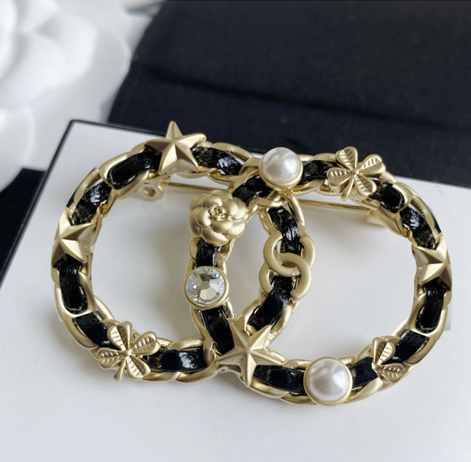 

Desinger Letter Brooches Famous Brand Luxurys Geometry Brooch Women Crystal Rhinestone Suit Pin Fashion Jewelry Decoration Accessories Gift20style